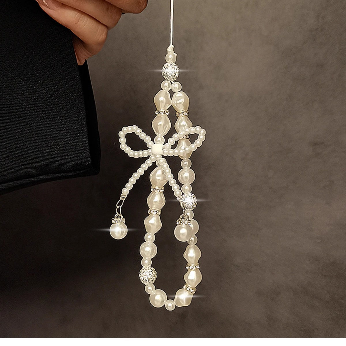 Elegante Perlenbesetzte Charmschlüsselanhänger Brehn