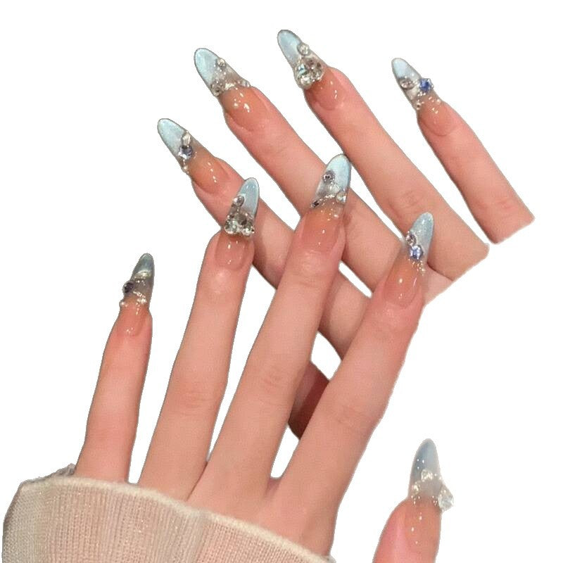Künstlerische mit Kristallen verzierte Nagelverlängerungen Brehn