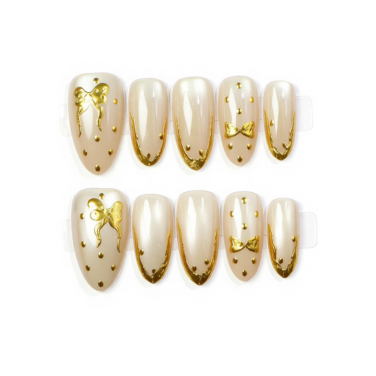 Elegante Press-On-Nagelkunst mit goldenen Schleifenzubehör Brehn