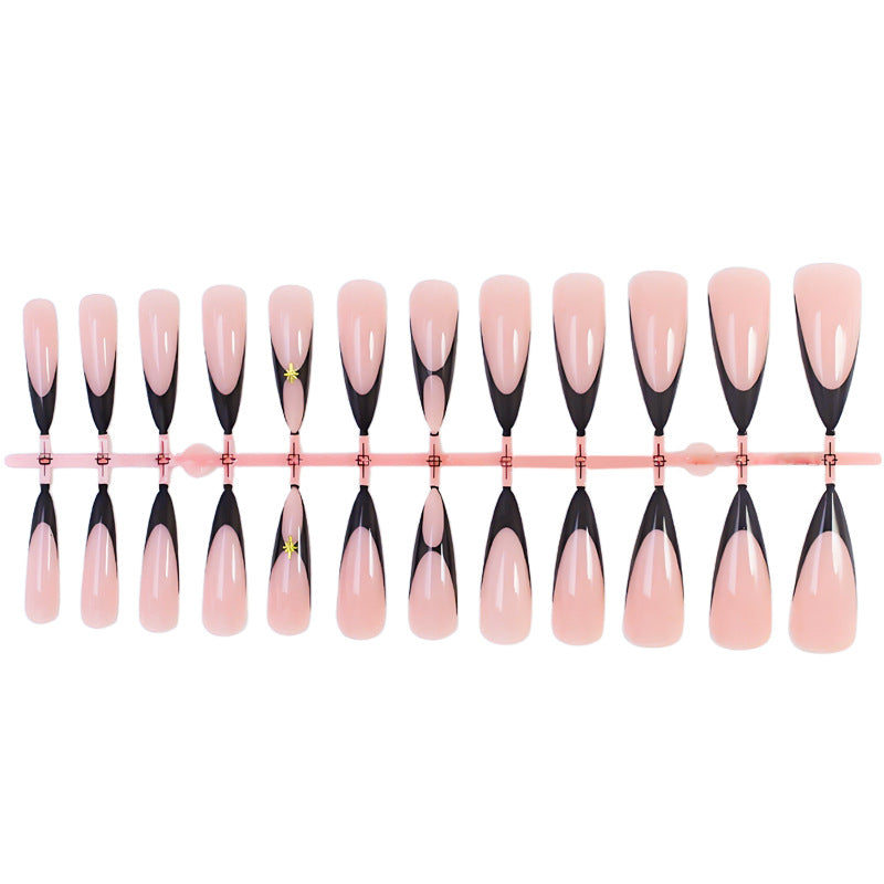 Kunstnagelset mit elegantem Spitzen-Design und Glitzerdetails Brehn