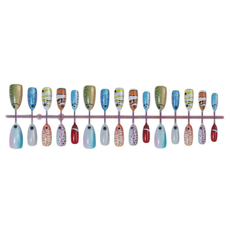 Kreatives Kunstnagelset mit bunten Tiermotiven und Glitzerakzenten Brehn