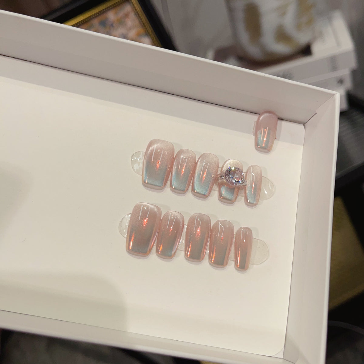 Elegantly Designed Press-On Nail Set Brehn