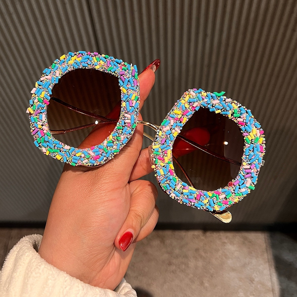 Damen Fashion-Sonnenbrille mit kreativen Strukturen und bunten Akzenten Brehn