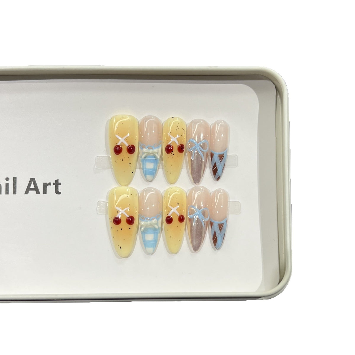 Charmantes Charakter-inspiriertes Press-On Nagelkunst-Set Brehn