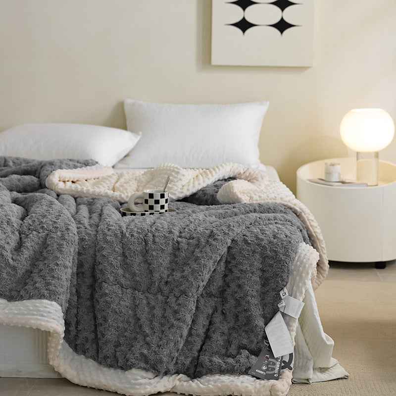 Plüsch Wende-Minky-Wurfdecke mit Rosentextur und gepunktetem Minky-Rücken