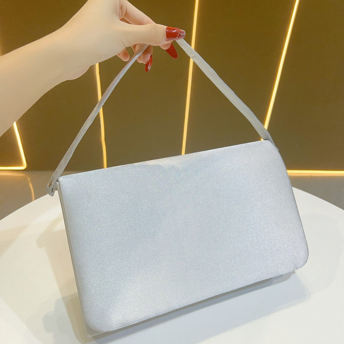 Strukturierte Handtasche