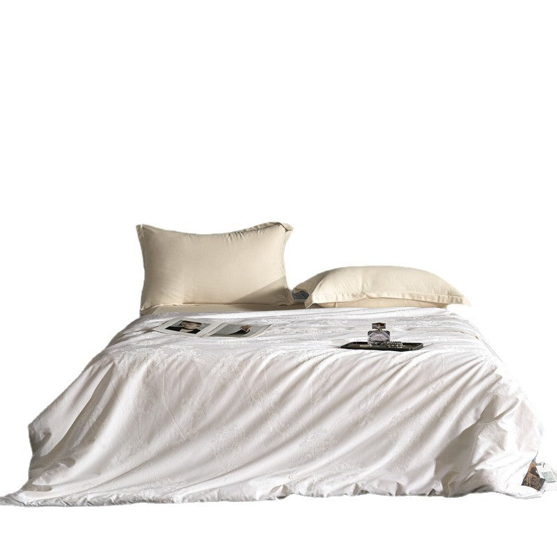 Elegante Jacquard-Bettwäschegarnitur aus Baumwollsatin mit feiner Reliefstruktur und Hotel-Style-Kissenbezügen