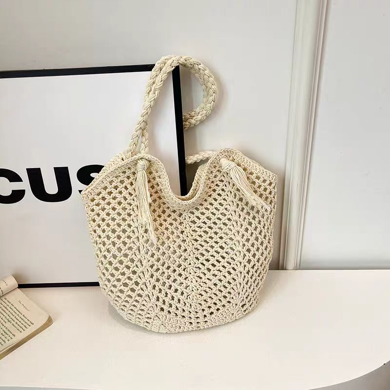 Handgefertigte Basttasche mit Quasten Brehn