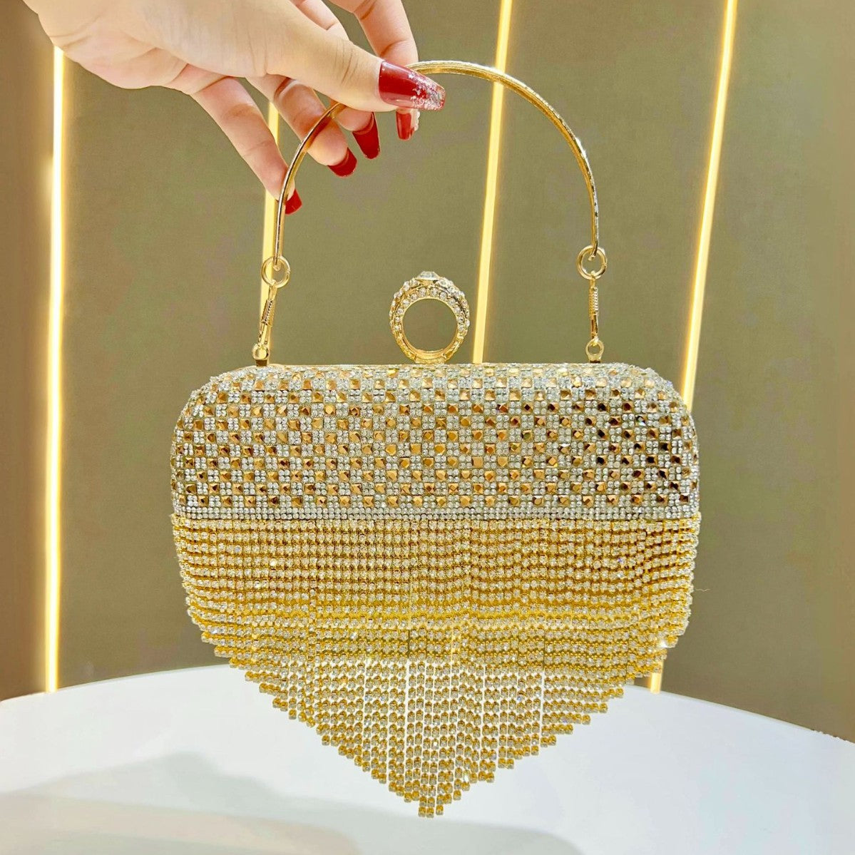 Glamouröse Strass-Handtasche