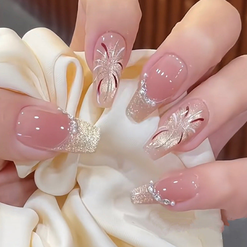 Künstlerische Funkel-Nagelspitzen mit floralem Design Brehn