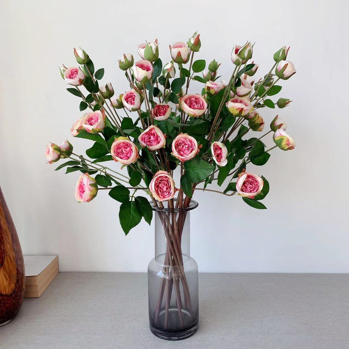 Realistische Gartenrose Stiel