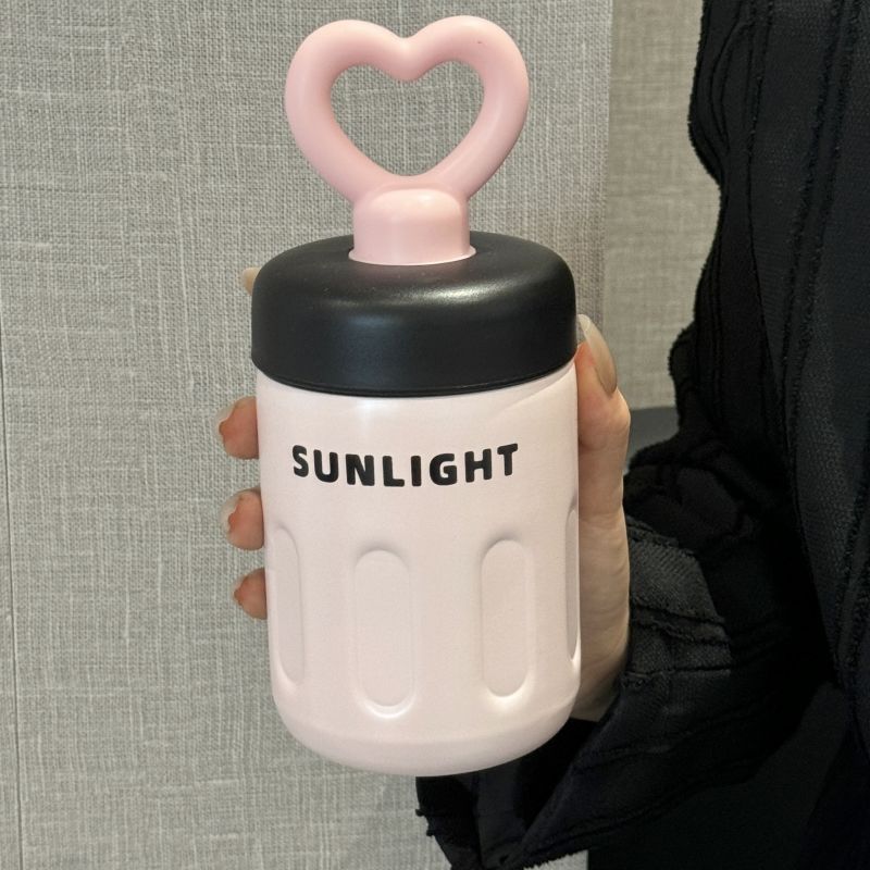 Damen praktische Trinkflasche mit Herzgriff Brehn