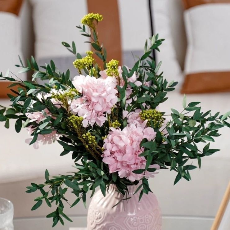Lush Botanische Blumenarrangement