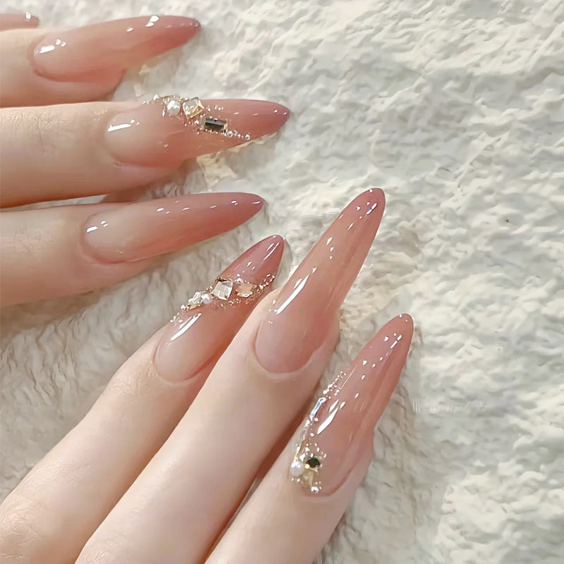 Kunstnagelset mit elegantem Ombre-Effekt und glamourösen Verzierungen Brehn