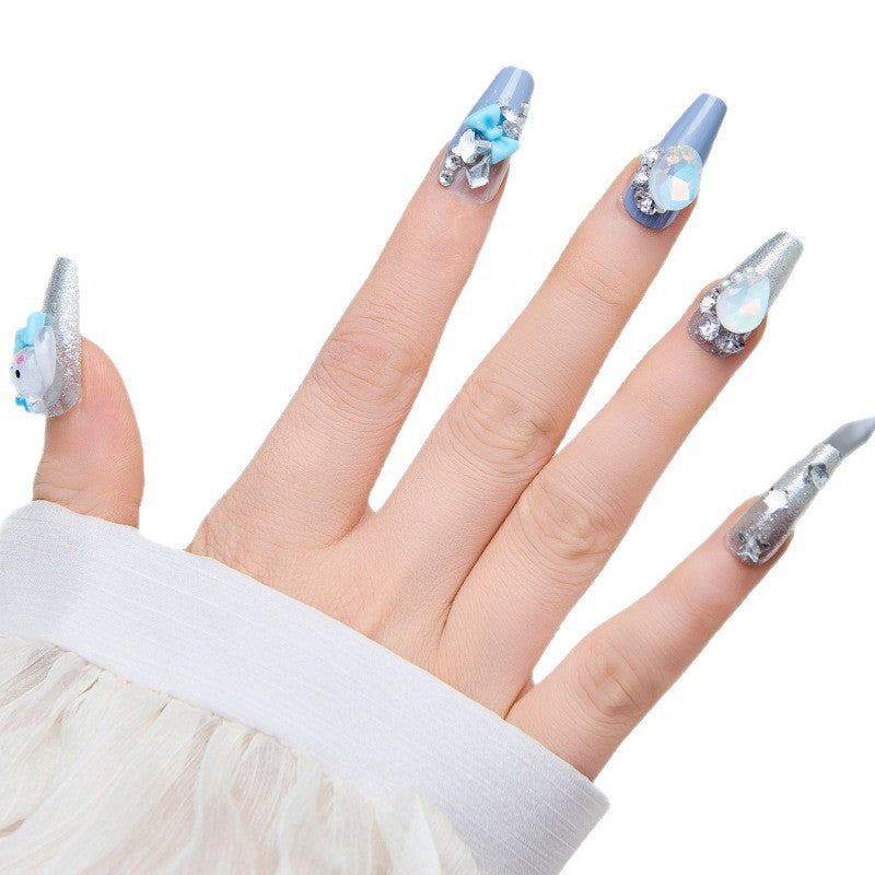 Kreative Kunstnägel mit 3D-Design und Glitzerakzenten Brehn