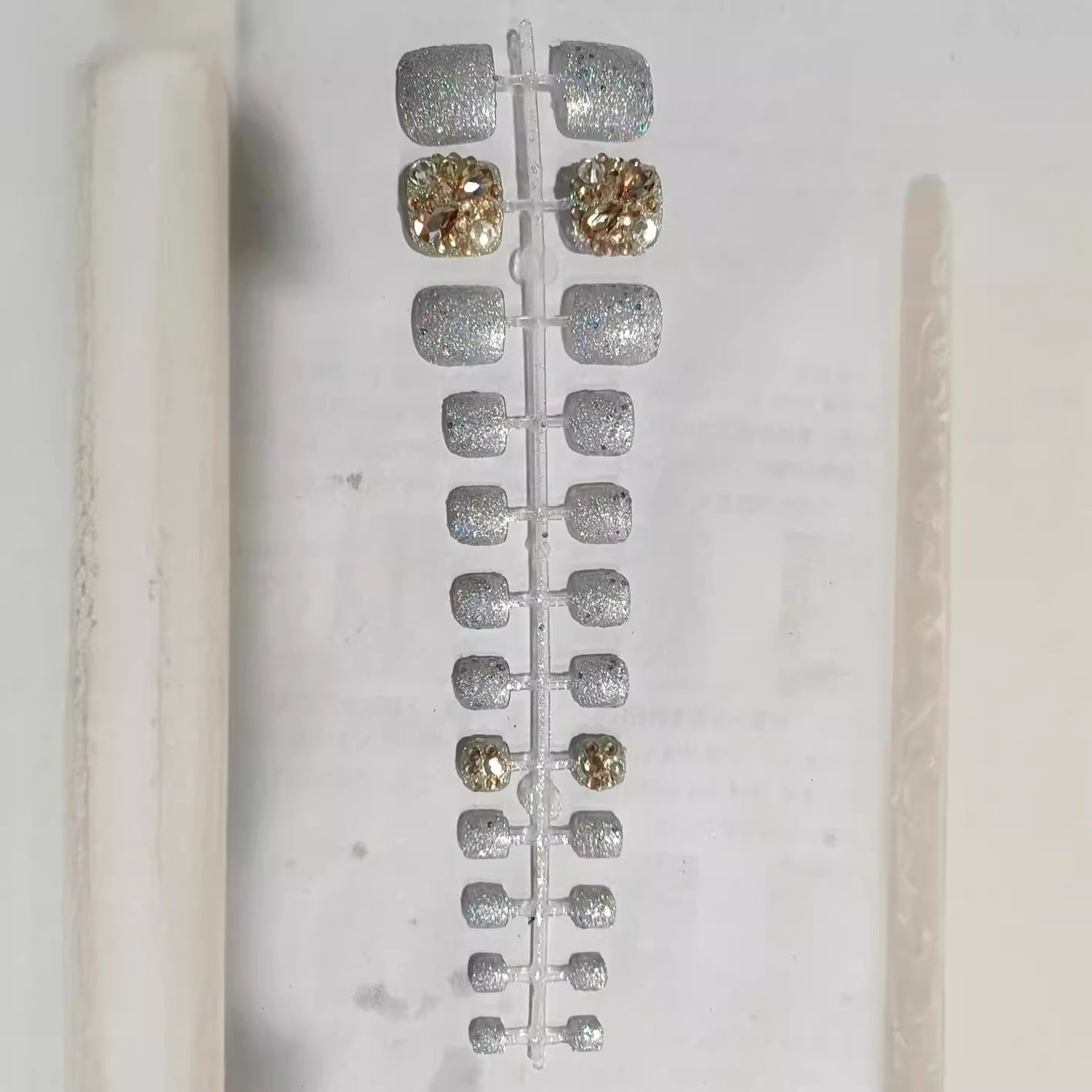 Glamouröse mit Strass verzierte Press-On Nagelset Brehn