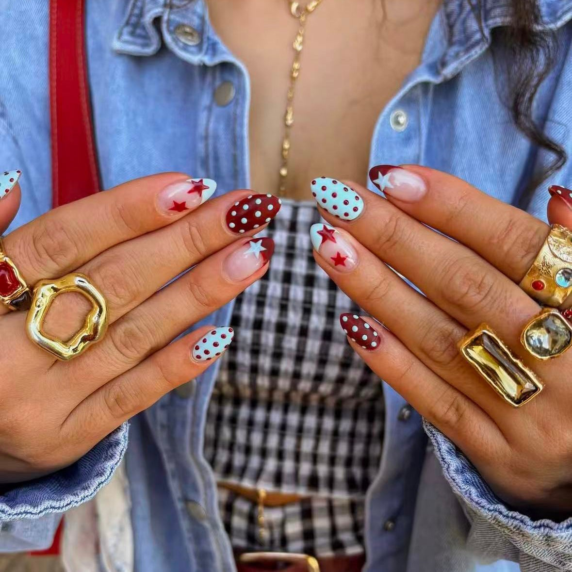 Kunstnagelset mit kreativen Retro-Designs Brehn