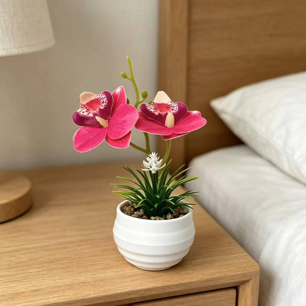 Dekorative Miniaturorchideen-Tischdekoration