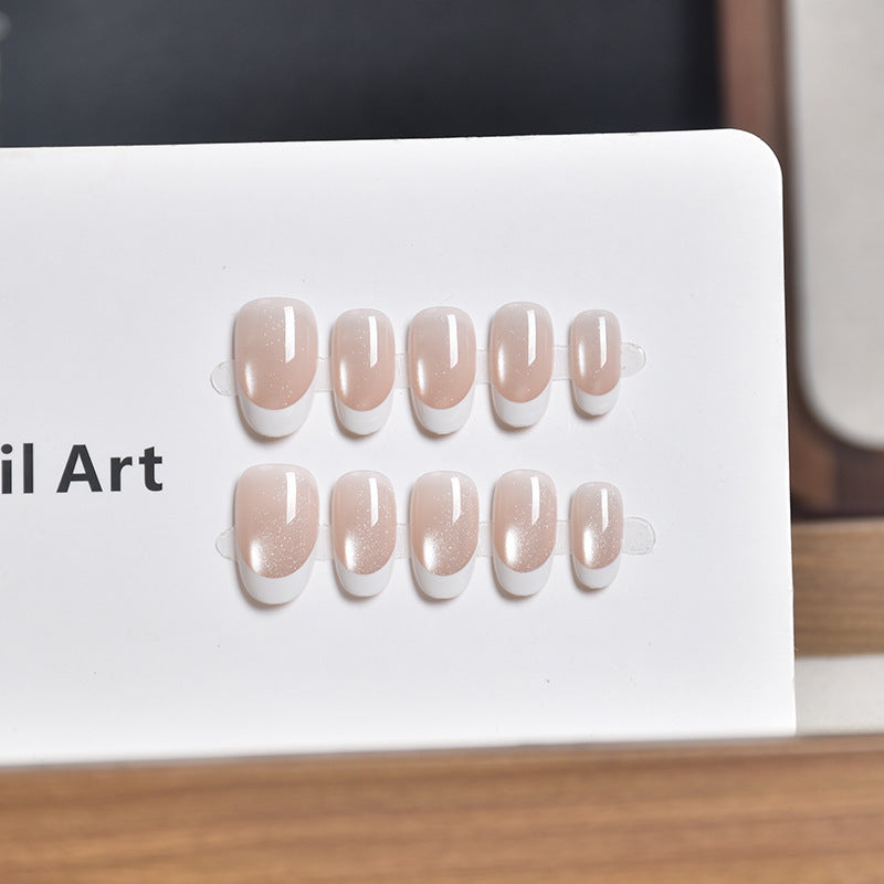Premium Glänzende Französische Tip Nagelverzierungen Brehn