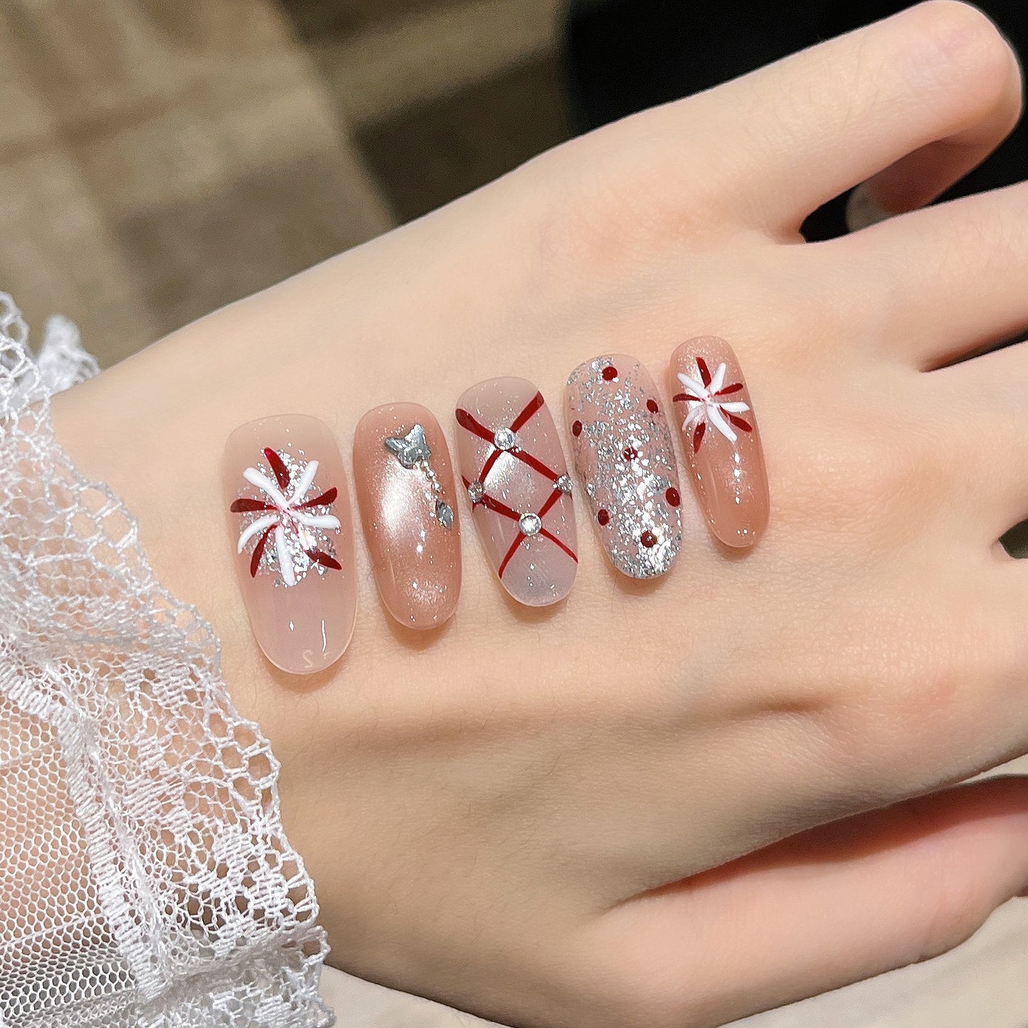 Festliche dekorative Press-On-Nagelkunst Brehn