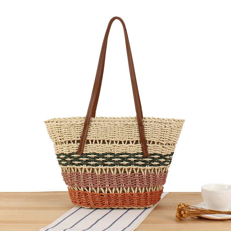 Modische Strohtasche mit Lederdetails Brehn