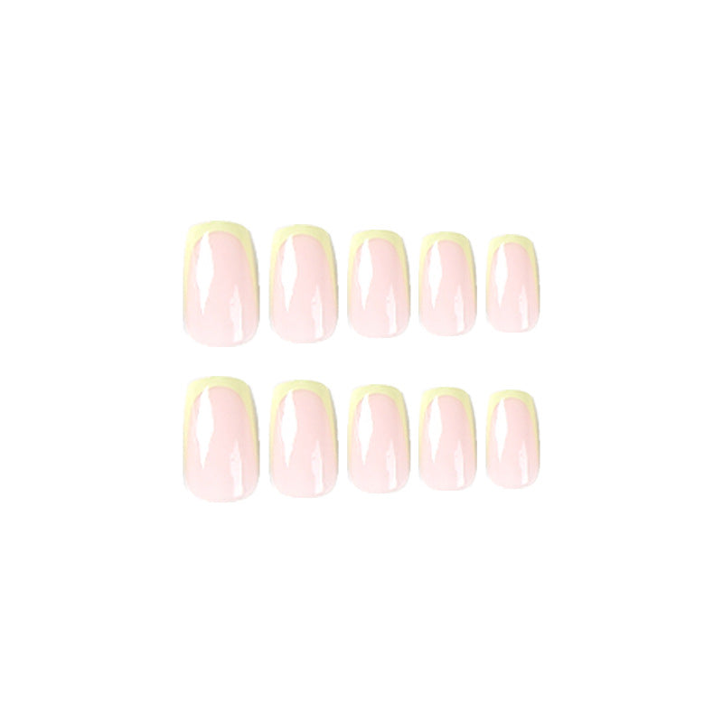 Kunstvolle Nagelverlängerungen mit elegantem French-Tip und modernen Akzenten Brehn