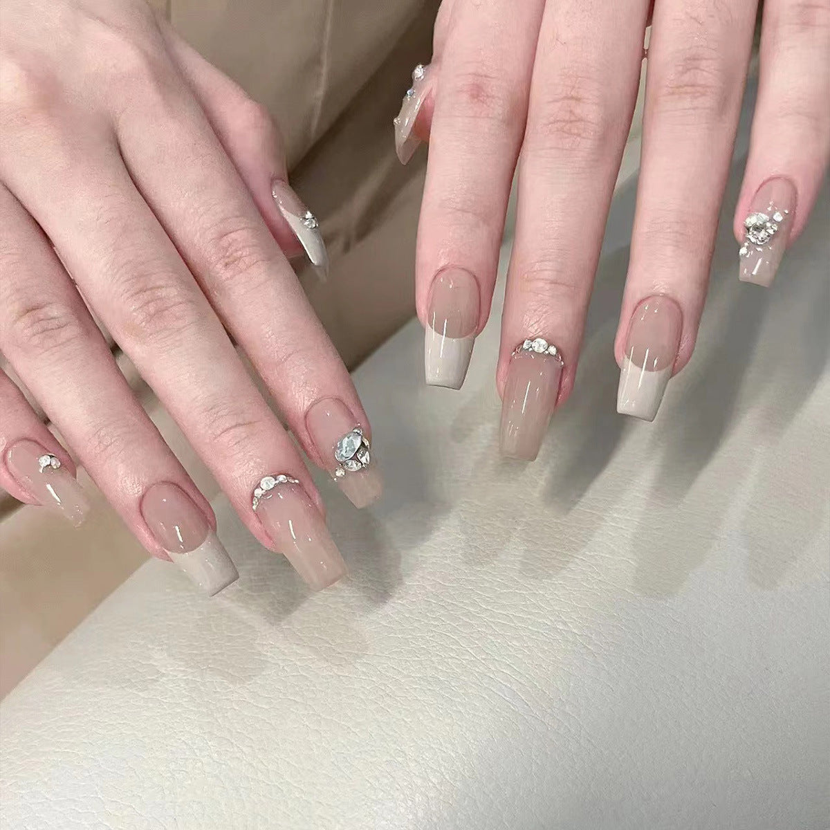 Premium mit Strass verzierte Press-On Nagelspitzen Brehn