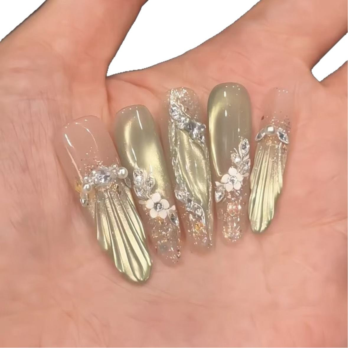 Ausführliche florale Nagelkunstverlängerungen