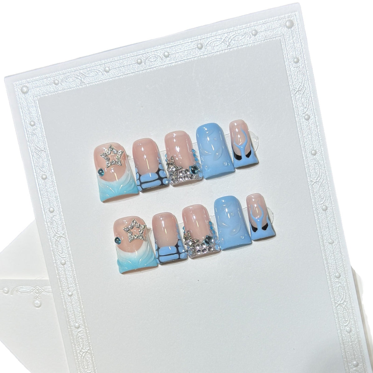 Dekoratives Press-On Nagelkunstset mit vom Ozean inspiriertem Design Brehn