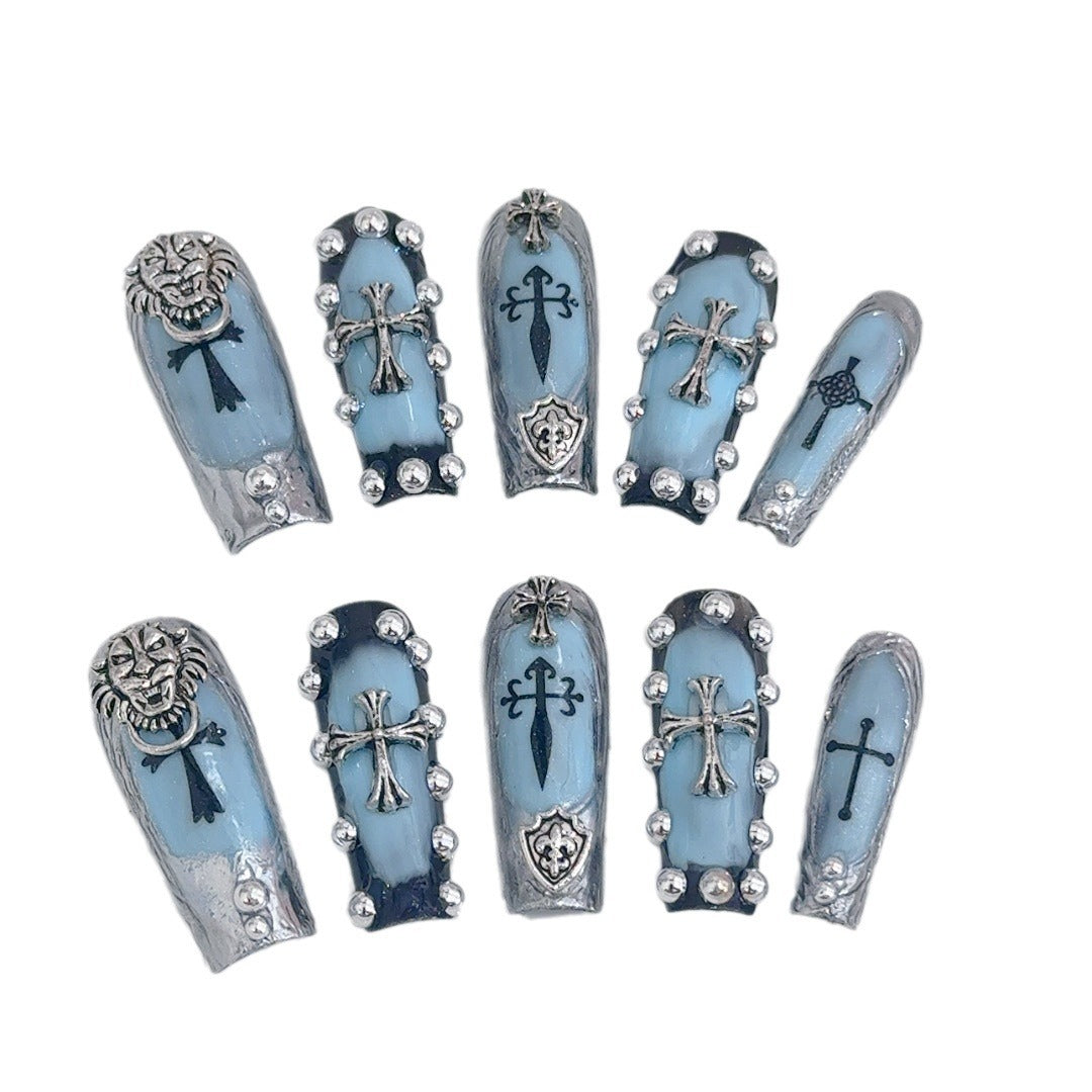 Dekoratives 3D Press-On Nail Set mit Gothic-Elementen