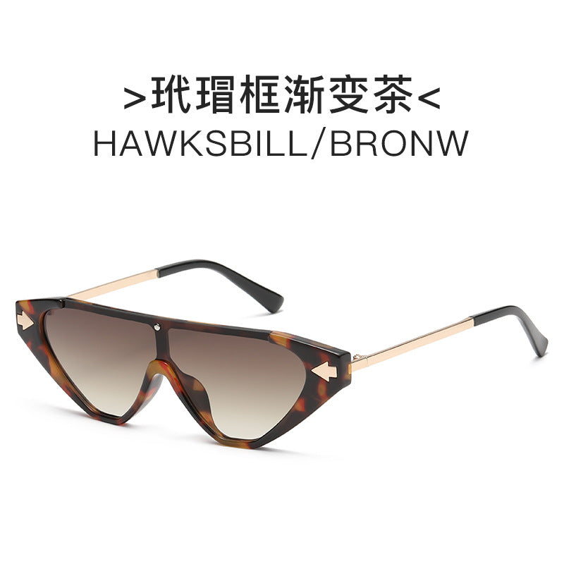 Damen futuristische Sonnenbrille mit markantem Design Brehn