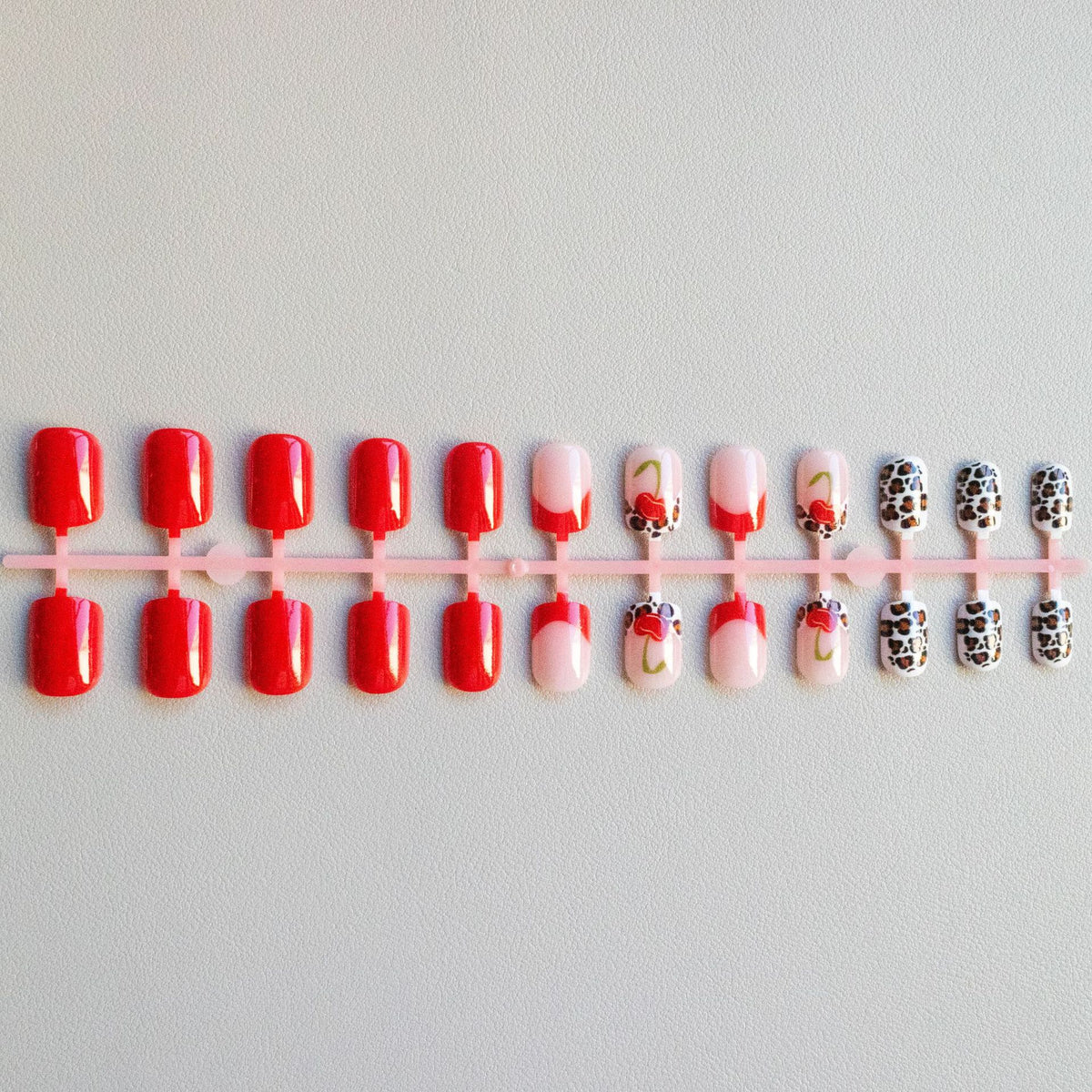 Künstlerische Nagelkunst