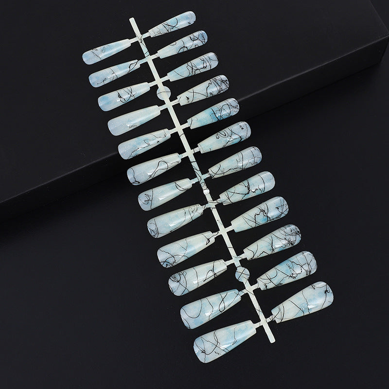 Kreative Kunstnägel mit Blutspritzern-Design Brehn