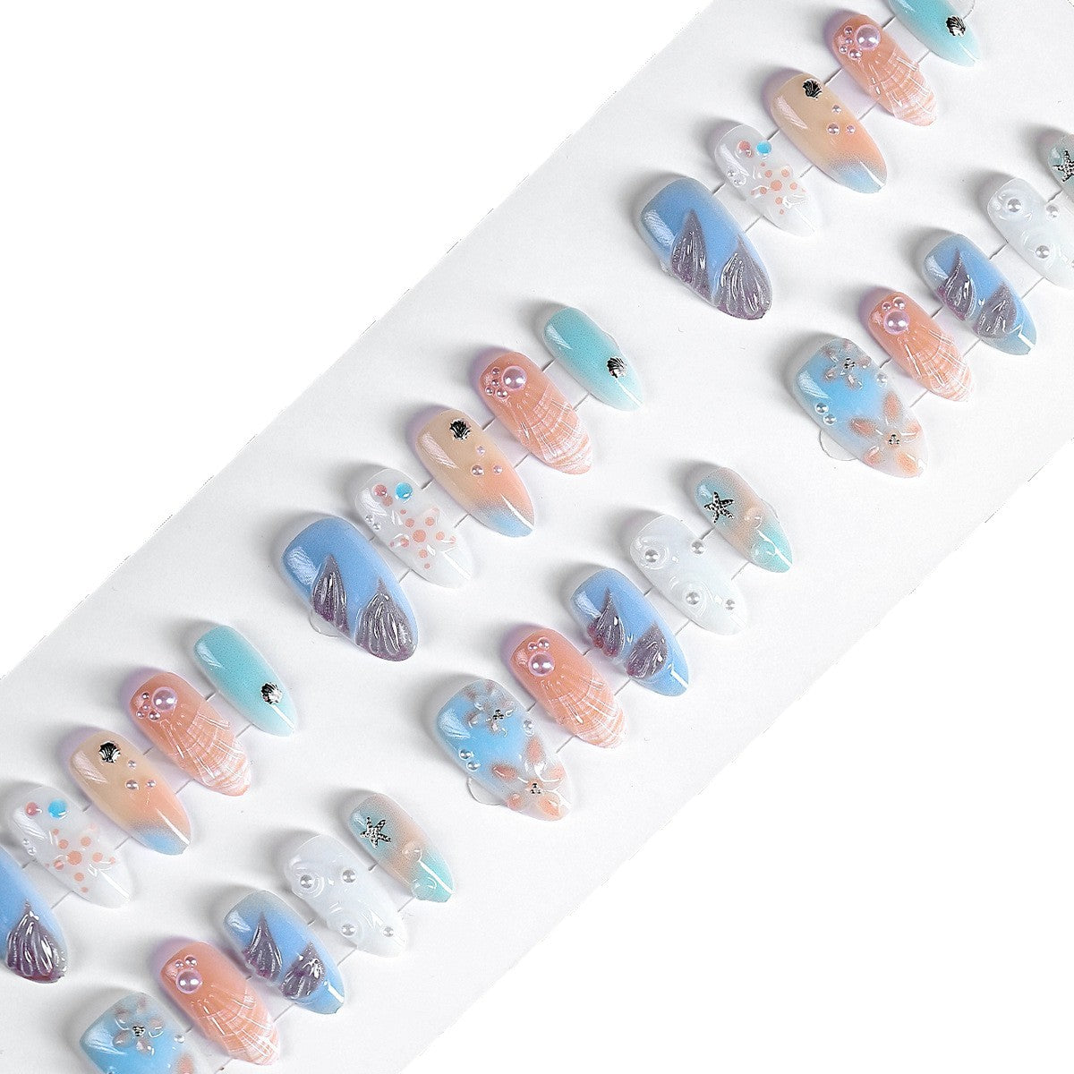 Künstlerisches Nagelkunst Press-On Set mit ozeanisch inspirierten Designs Brehn