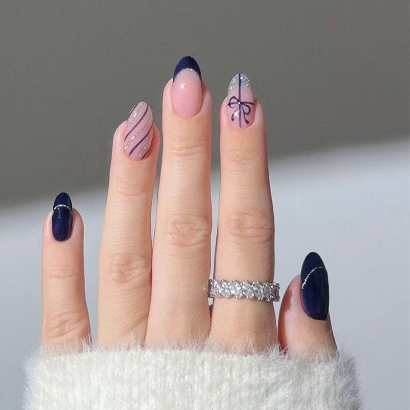 Künstlerisches Press-On-Nägel-Set mit Glitter- und Schleifen-Design Brehn