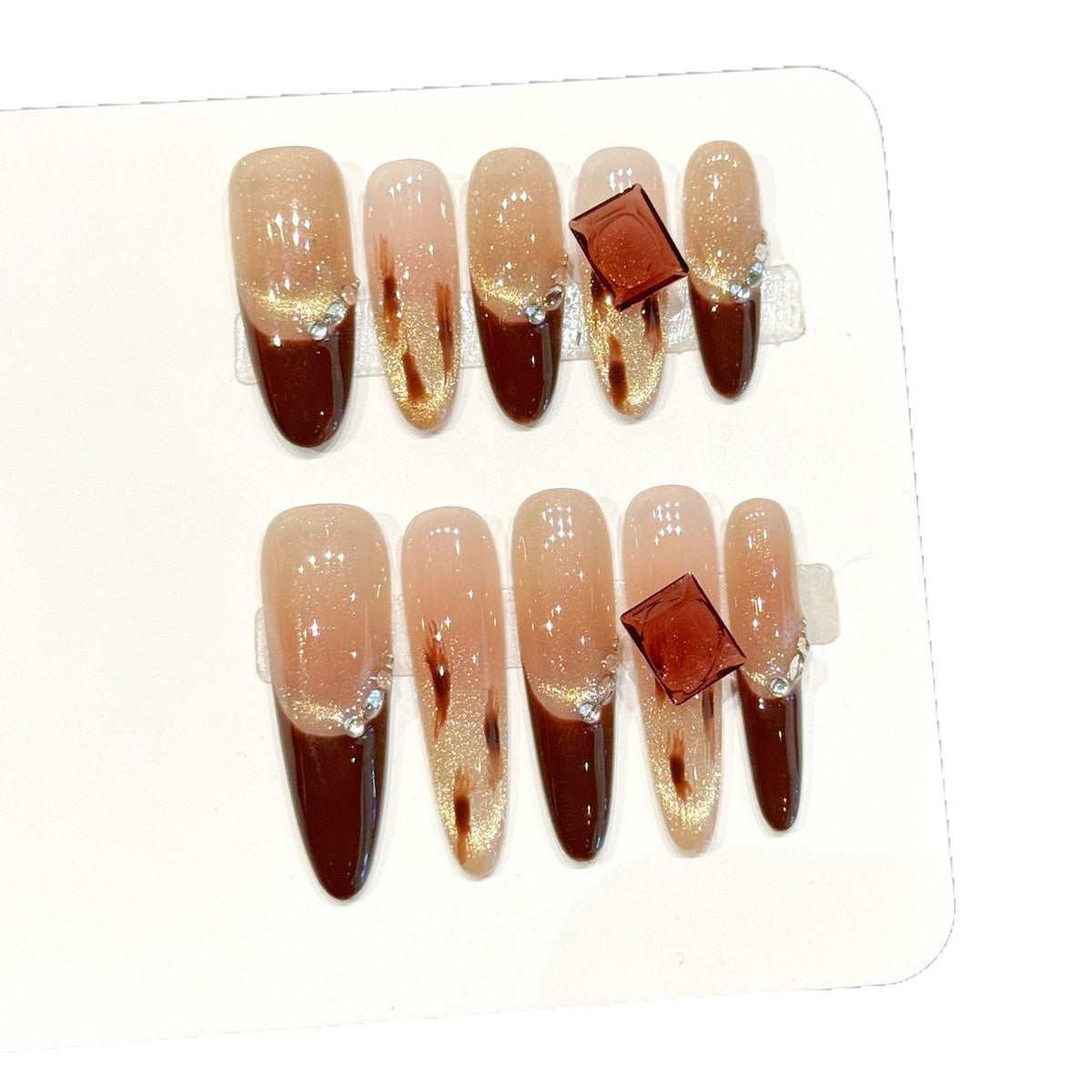 Dekoratives Press-On Nagelkunstset mit künstlerischem Ombre-Design