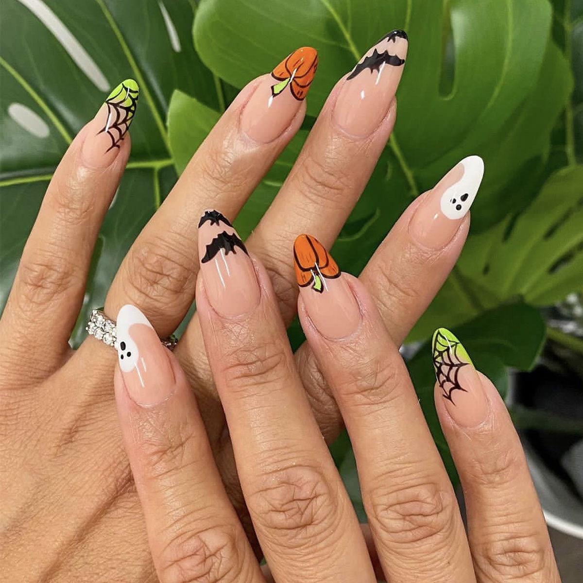 Halloween-Thema Nagelkunst Brehn