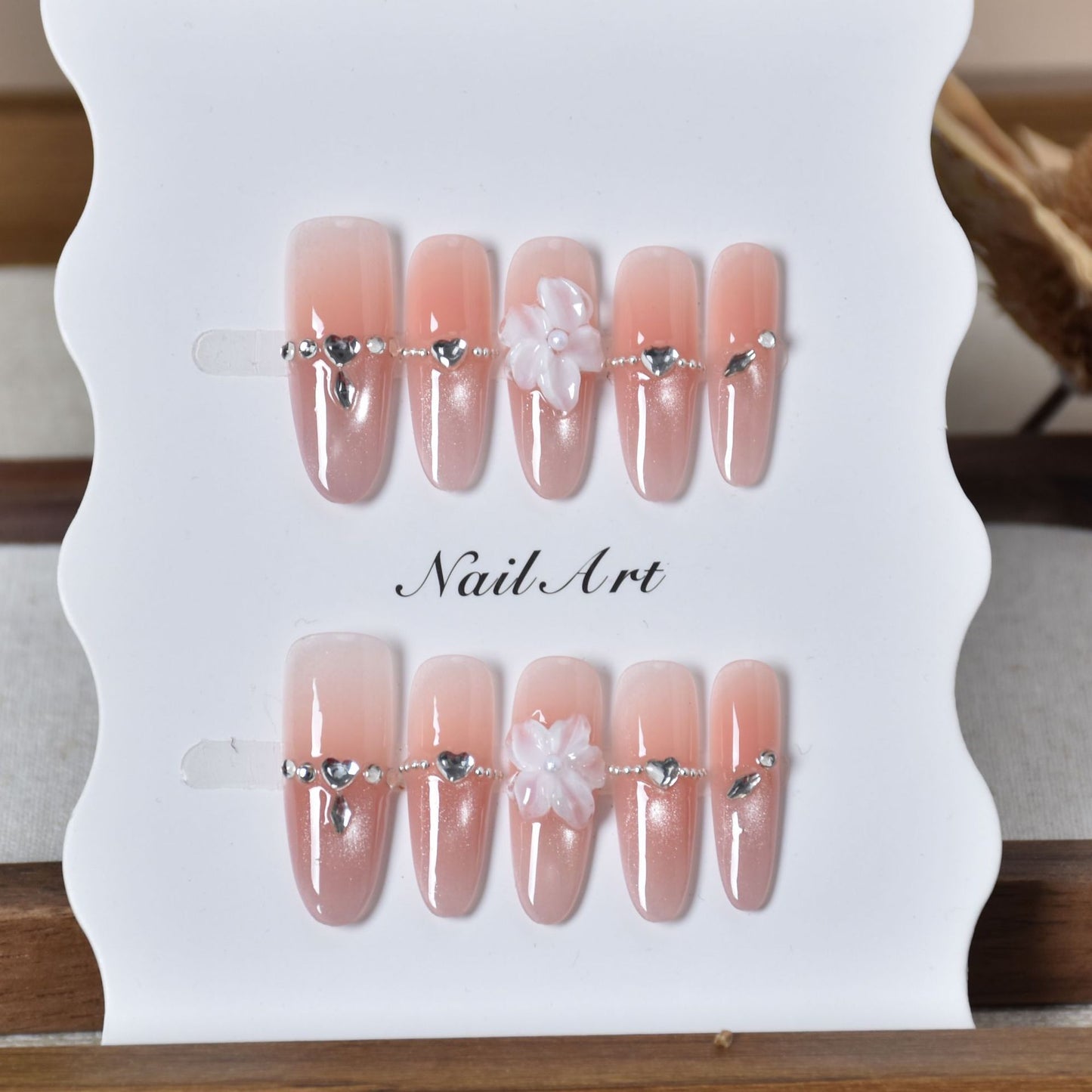 Elegante floral-verzierte Press-On Nagelkunst Brehn