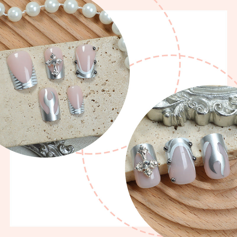 Dekoratives Press-On Nagelkunstset mit stilvollen Marmor- und Edelsteinakzenten Brehn