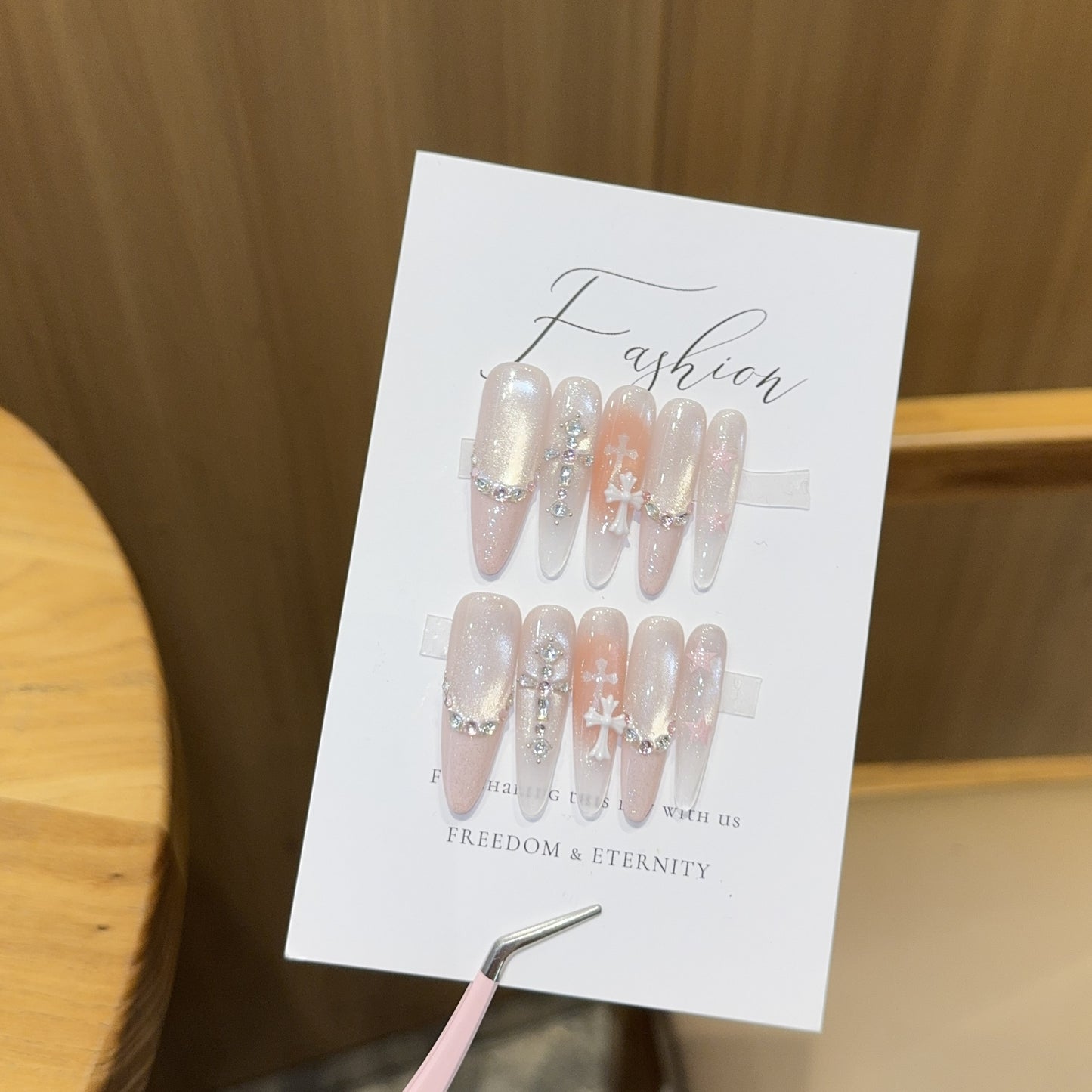 Kunstnägel mit Funkelnden Strass- und Glitzereffekten Brehn