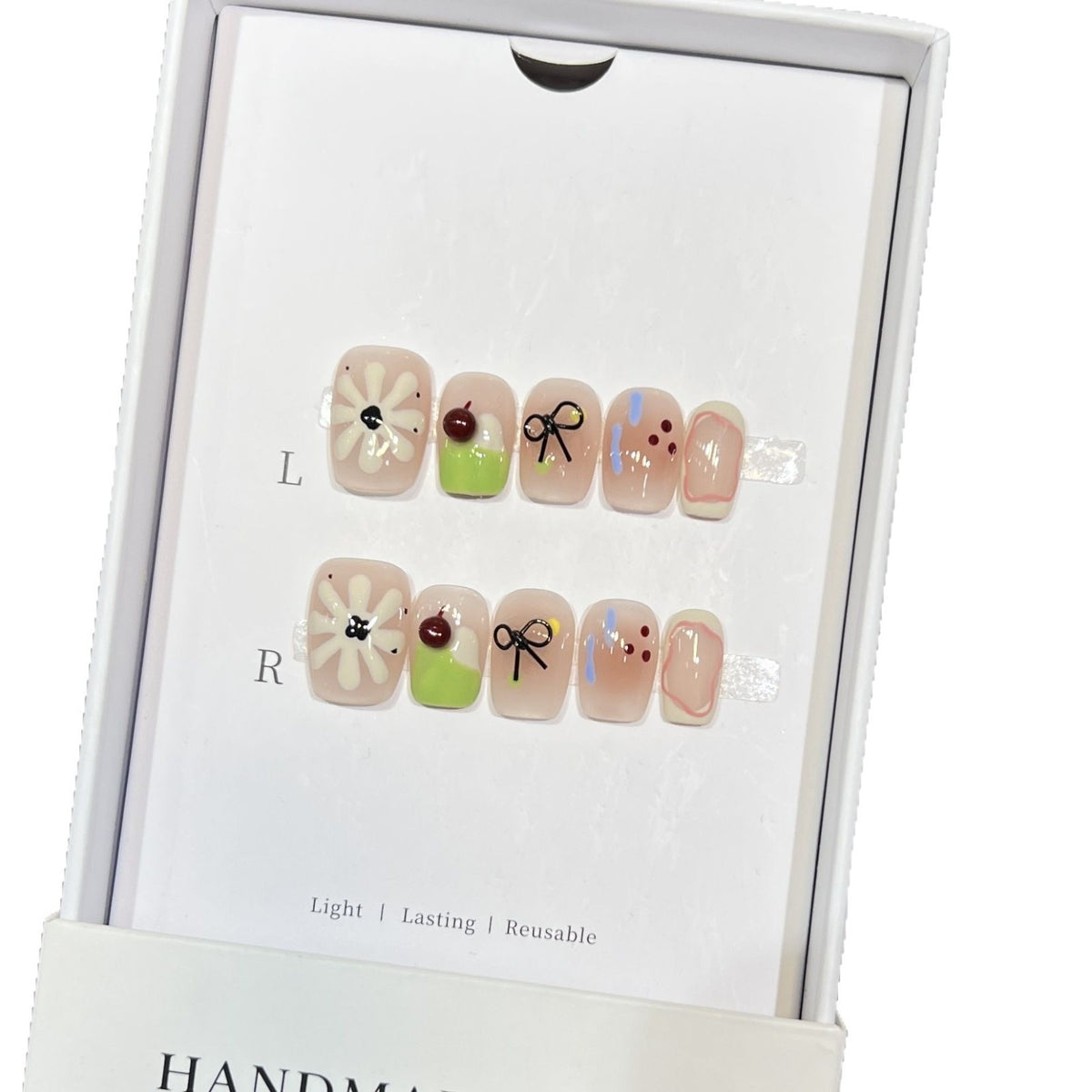 Künstlerisches Florales Press-On Nagelset mit Wiederverwendbarem Design Brehn