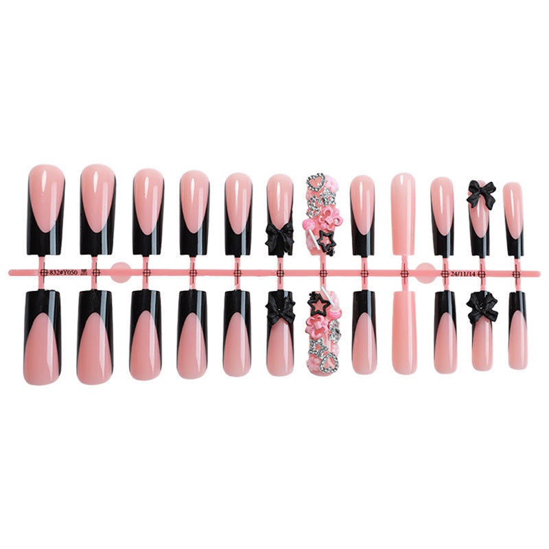 Dekoratives Press-On Nagelkunst-Set mit Blumen- und Schleifenakzenten Brehn