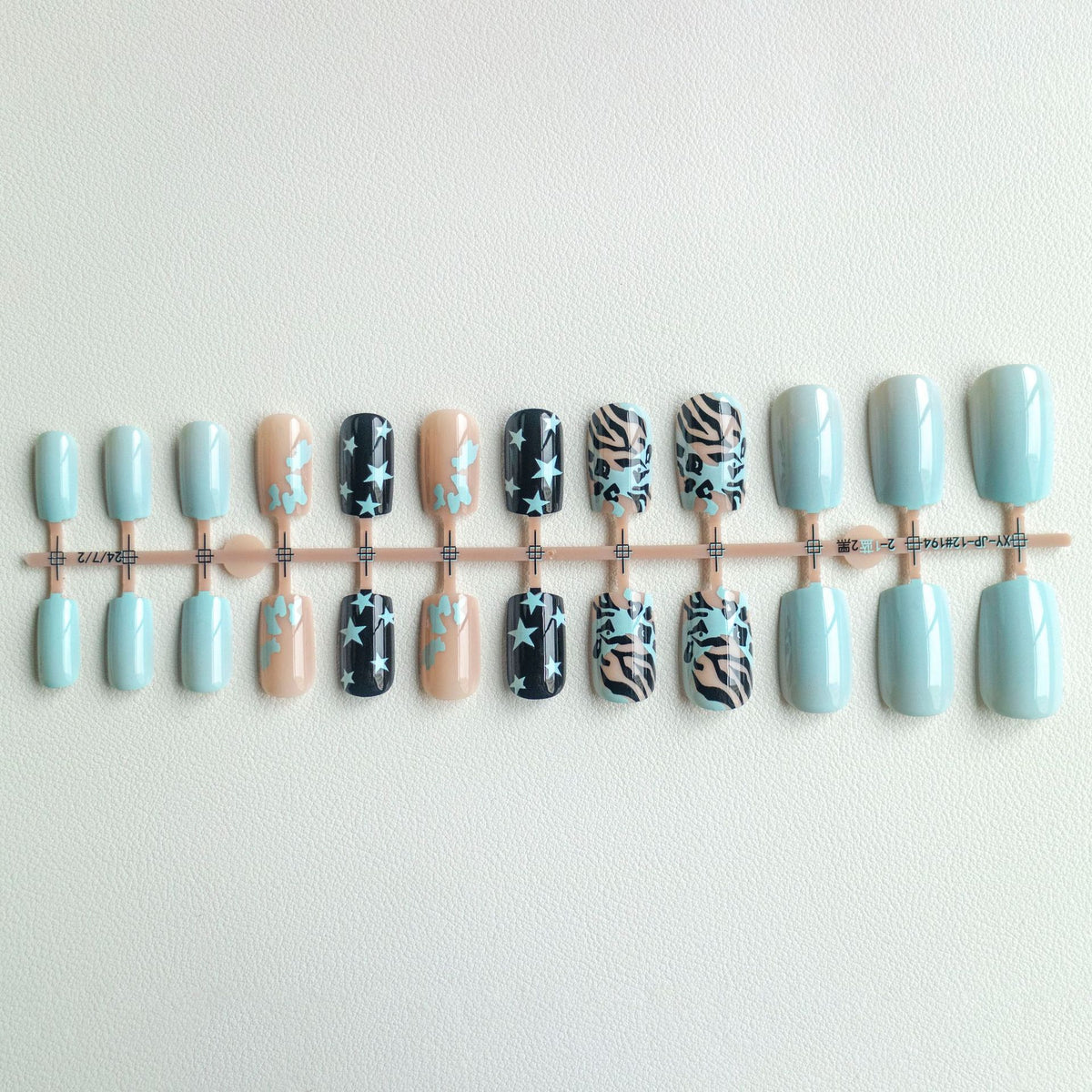 Künstlerisch gemusterte Nagelkunst