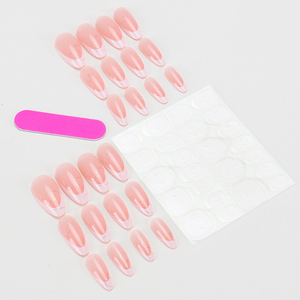 Elegante French Tip Press-On Nails mit Herz-Akzenten Brehn