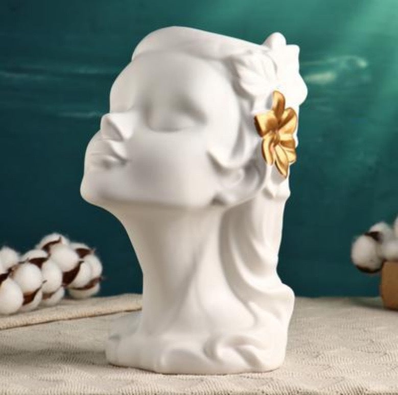 Kunstvolle Pflanzenskulpturen Brehn