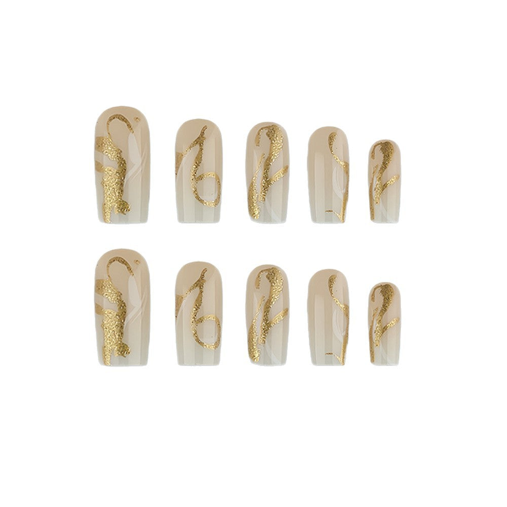Kunstnägel mit Eleganten Goldakzenten Brehn
