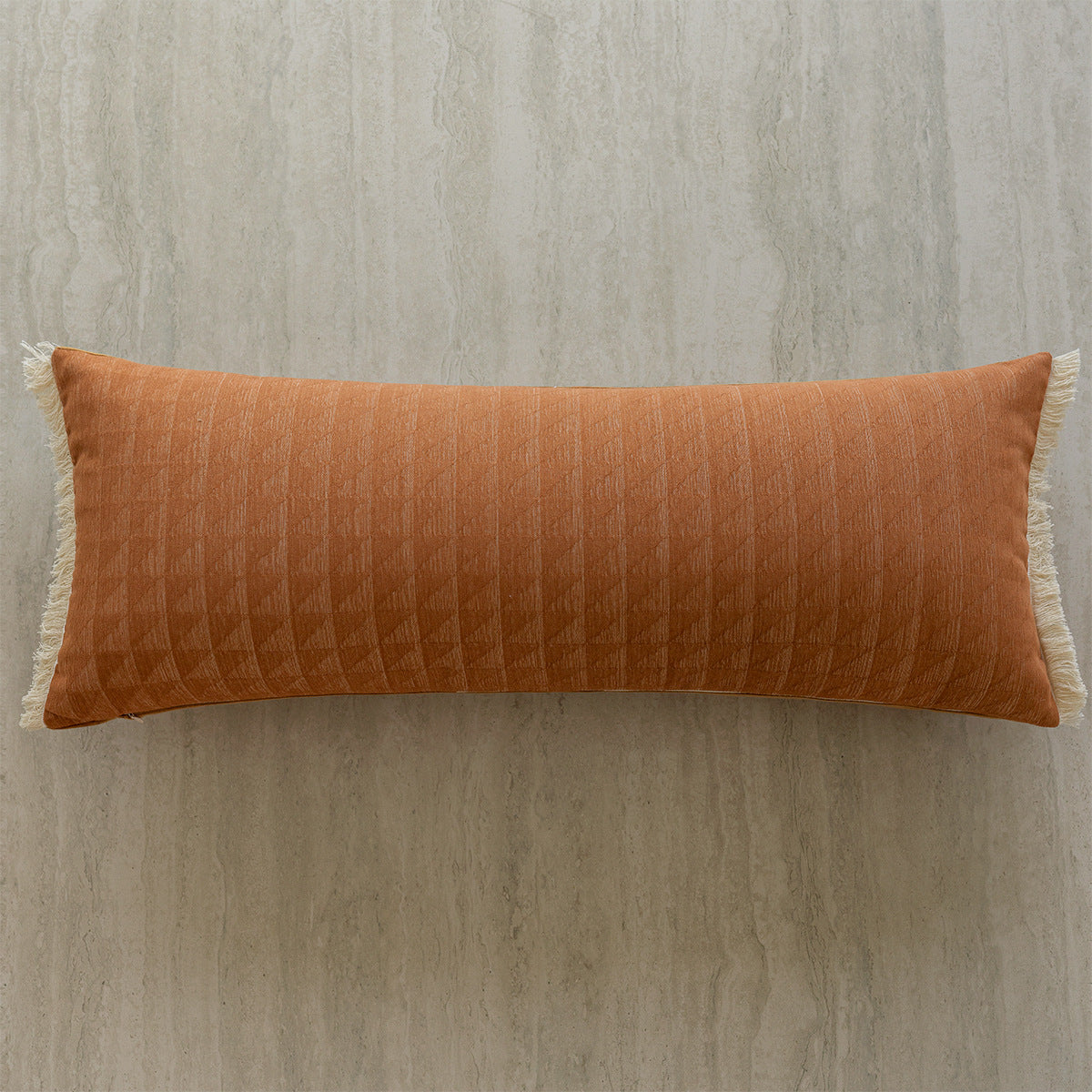 Elegantes dekoratives Kissen mit Quasten