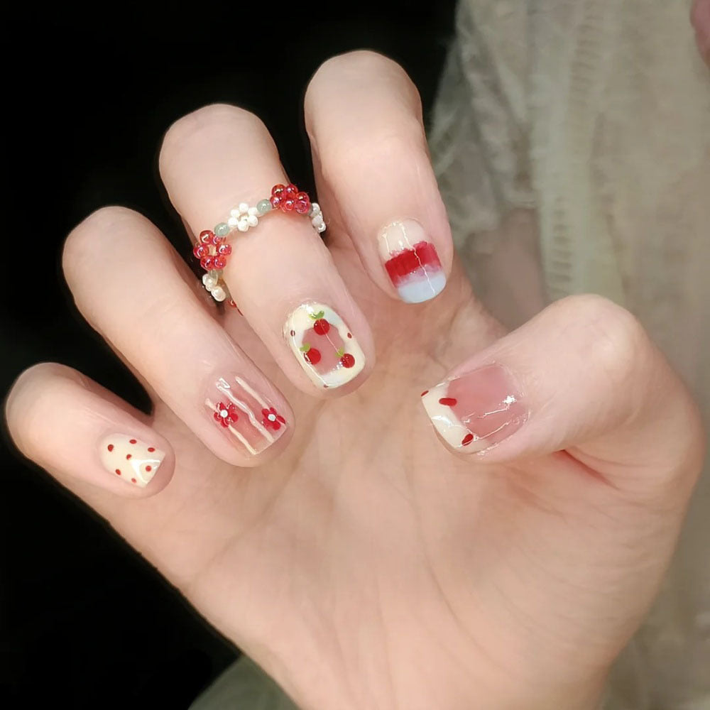 Künstlerisches Press-On-Nagelset mit floralem und geometrischem Design Brehn