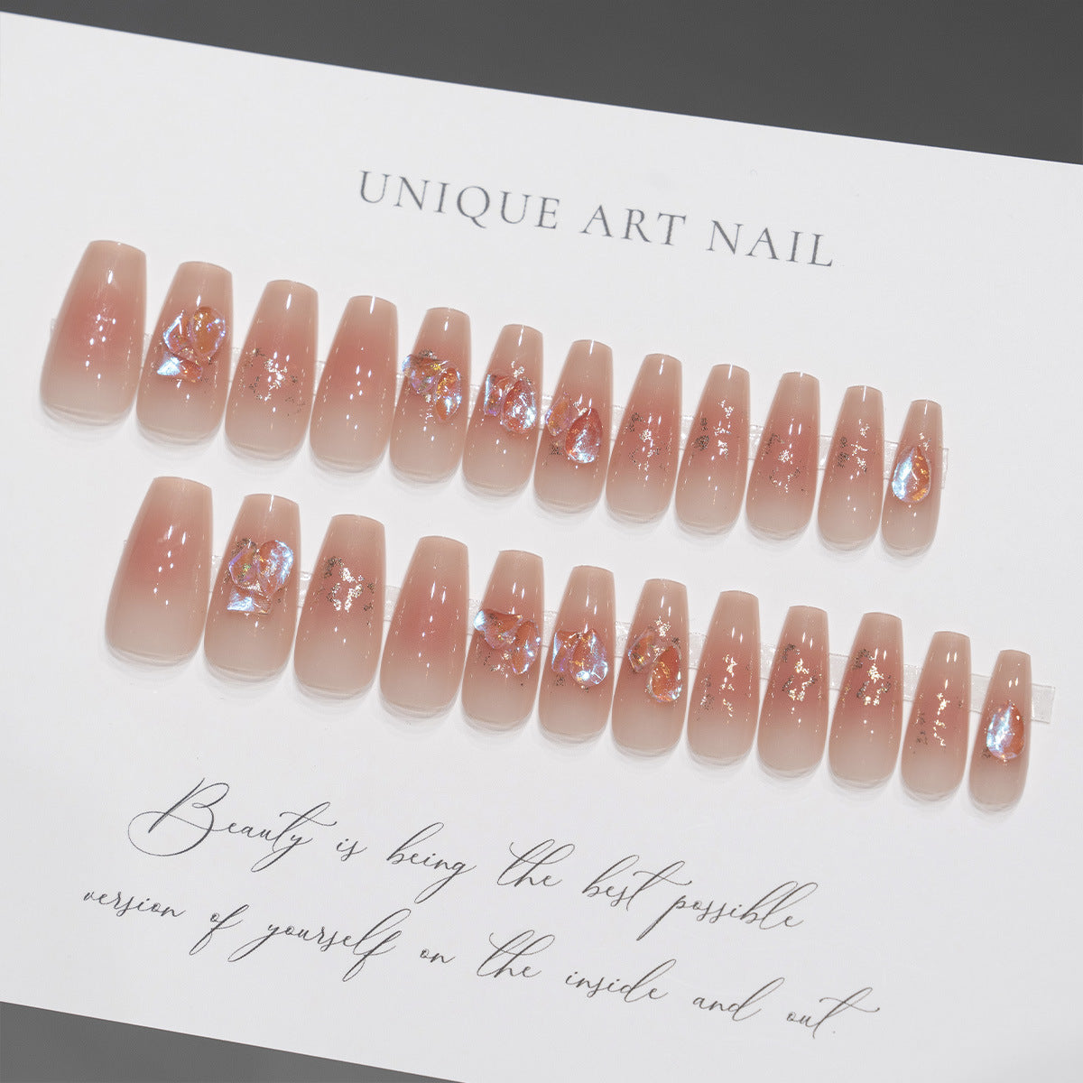 Künstlerische Press-On-Nagelspitzen mit floralem Design Brehn