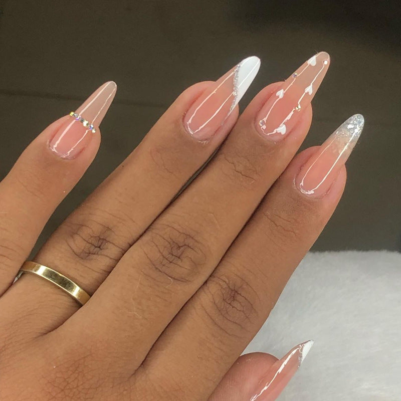 Elegante Stiletto Press-On Nagelkunst mit Strass-Akzenten Brehn